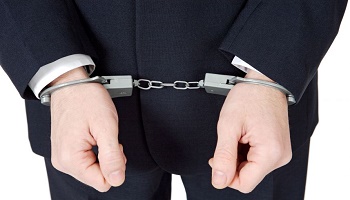 Un homme politique condamné par la justice ne puisse plus exercer de mandat à vie ?