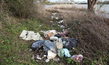 Devons-nous ou pouvons-nous laisser la pollution envahir les bords de nos fleuves, rivières, et autres ?