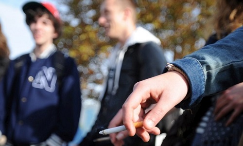Pour des raisons de sécurité, faut-il laisser les lycéens fumer dans l'enceinte des lycées ?