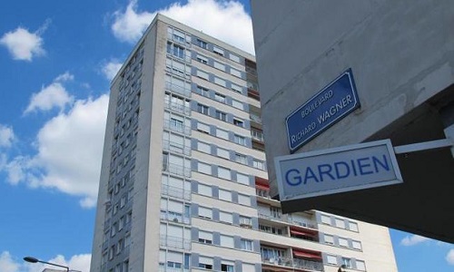 Ces riverains campent au pied de leur tour pour chasser les dealers. C'est pour vous?