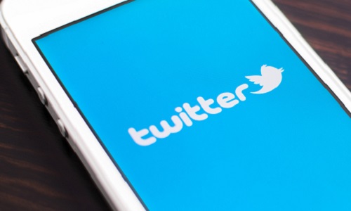 Pensez-vous que Denis Robert a eu raison de dévoiler l'identité des auteurs de messages nauséabonds sur Twitter ?