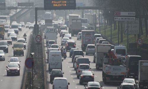 Les gens qui ont un véhicule d'avant 1997 n'ont plus droit de circuler à Paris la semaine.....