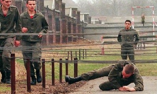 Pour ou contre le retour d'un service militaire obligatoire pour un durée minimum de 2 mois ?