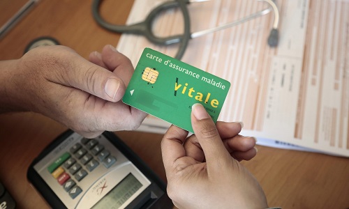 Pour ou contre le don d'organes sur la carte vitale?