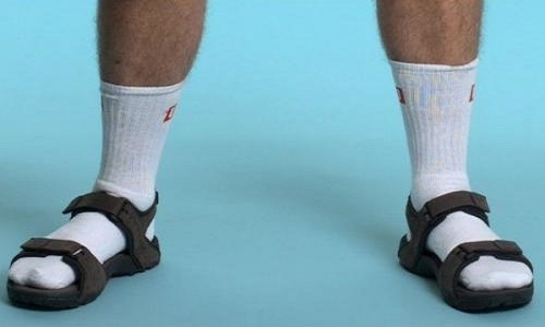 Après l'interdiction du Burkini, êtes-vous pour l'interdiction du port de sandale avec chaussette ?