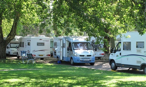 Autoriser le stationnement libre des campings-car ?