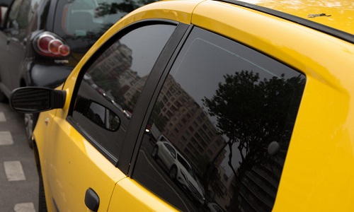 Automobile : Voyez-vous toujours des vitres avant teintées ?