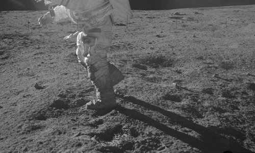 Pensez-vous que l'ombre de l'astronaute coincide avec la position de ses jambes ?